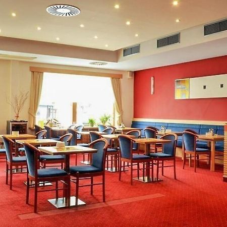 Hotel Slovan เยเซนิค ภายนอก รูปภาพ