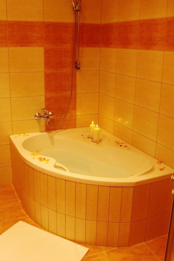 Hotel Slovan เยเซนิค ภายนอก รูปภาพ