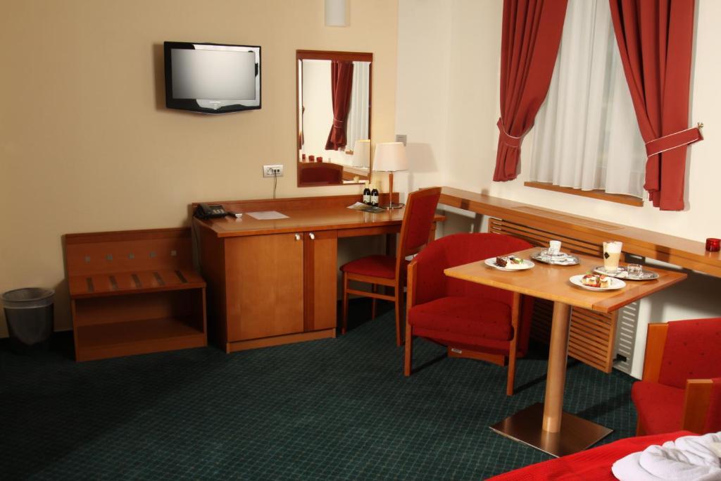 Hotel Slovan เยเซนิค ห้อง รูปภาพ
