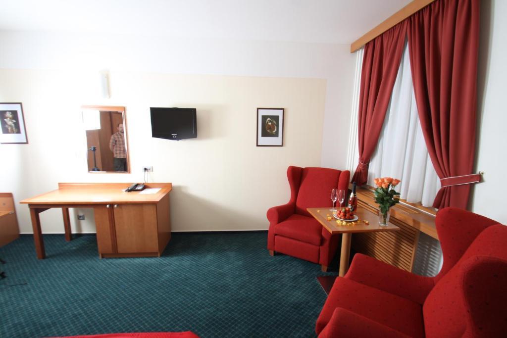 Hotel Slovan เยเซนิค ห้อง รูปภาพ