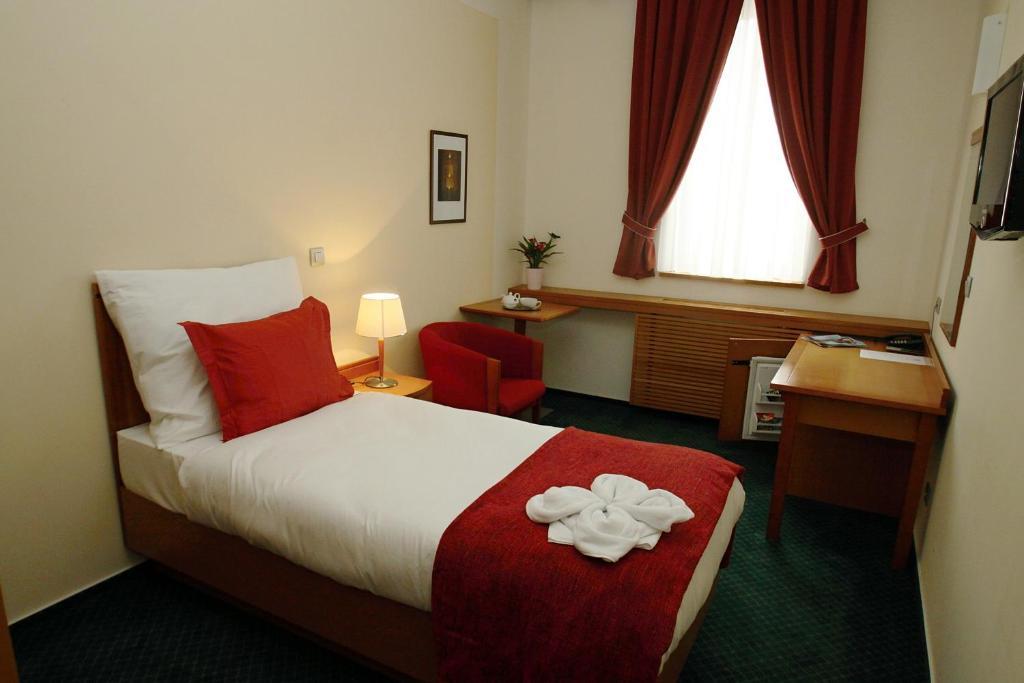 Hotel Slovan เยเซนิค ห้อง รูปภาพ