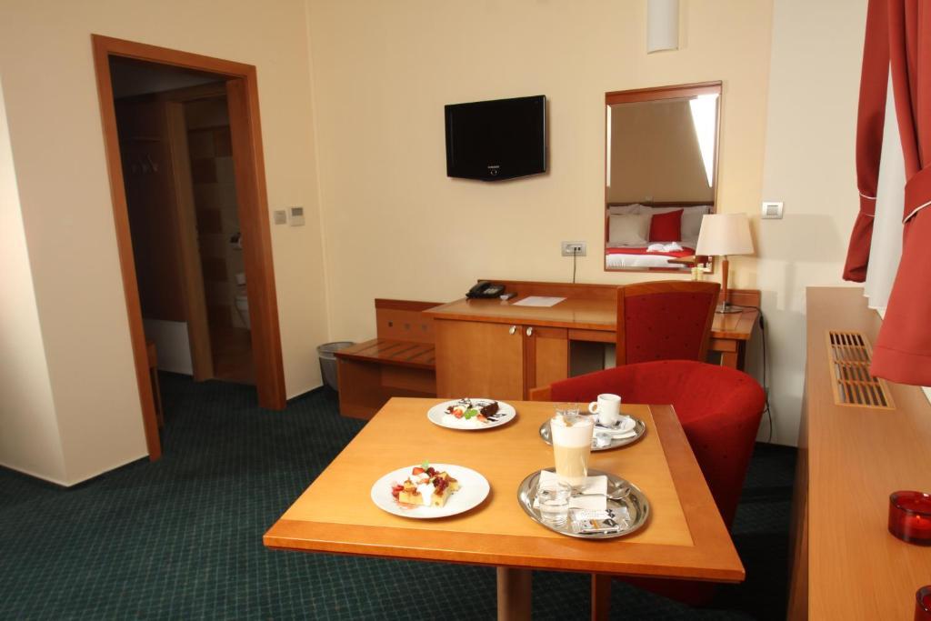 Hotel Slovan เยเซนิค ห้อง รูปภาพ