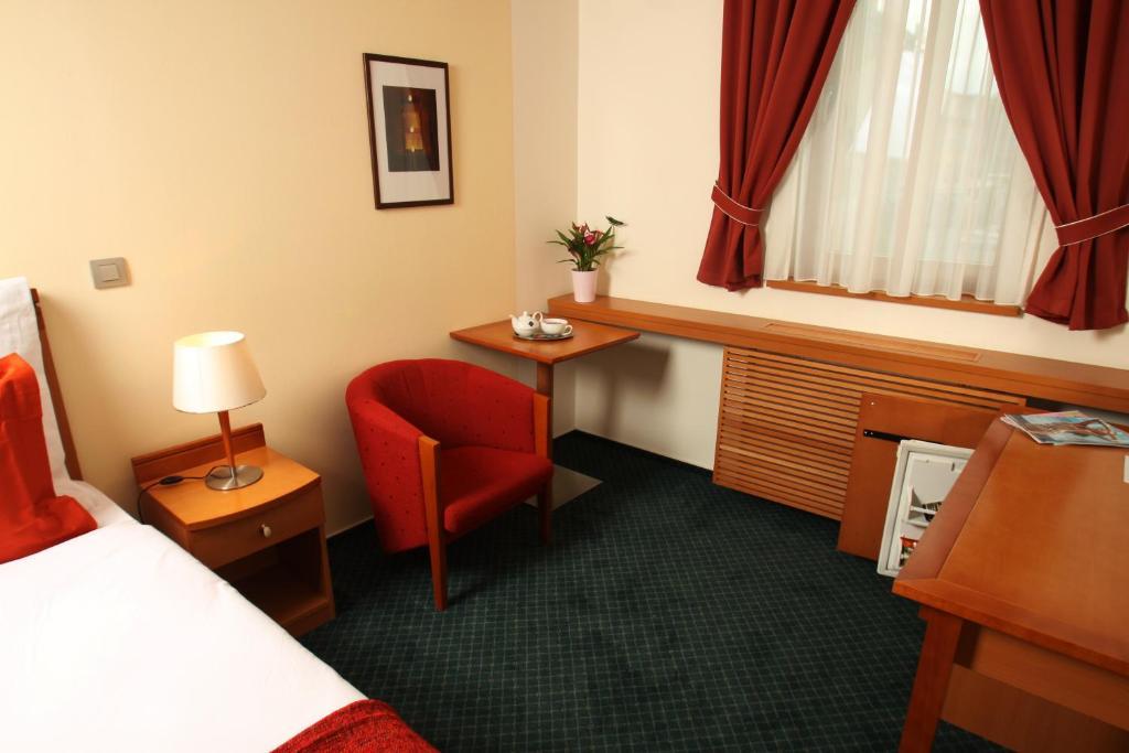 Hotel Slovan เยเซนิค ห้อง รูปภาพ