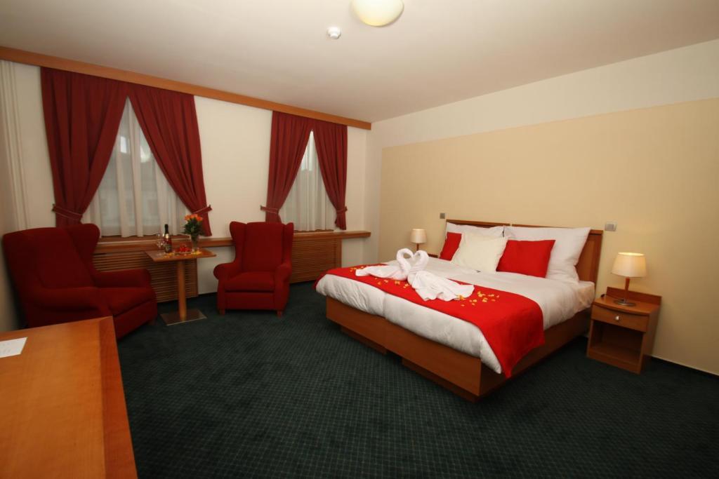 Hotel Slovan เยเซนิค ภายนอก รูปภาพ