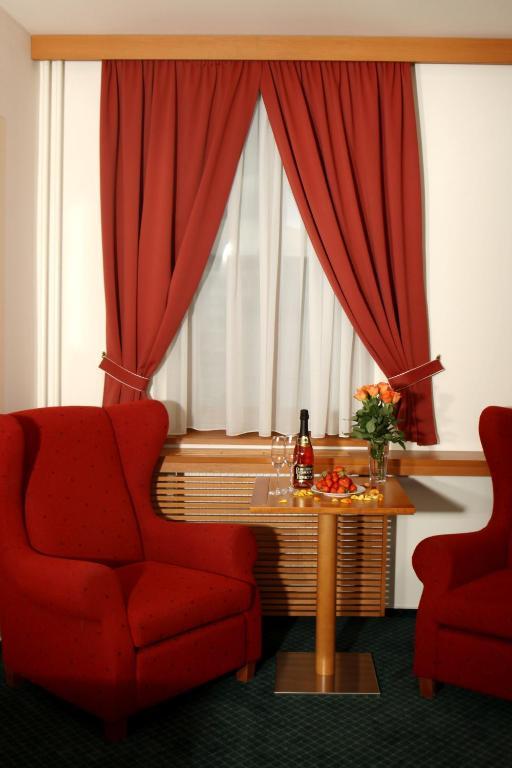 Hotel Slovan เยเซนิค ภายนอก รูปภาพ