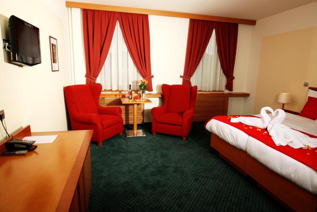 Hotel Slovan เยเซนิค ภายนอก รูปภาพ