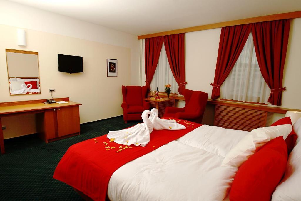 Hotel Slovan เยเซนิค ภายนอก รูปภาพ