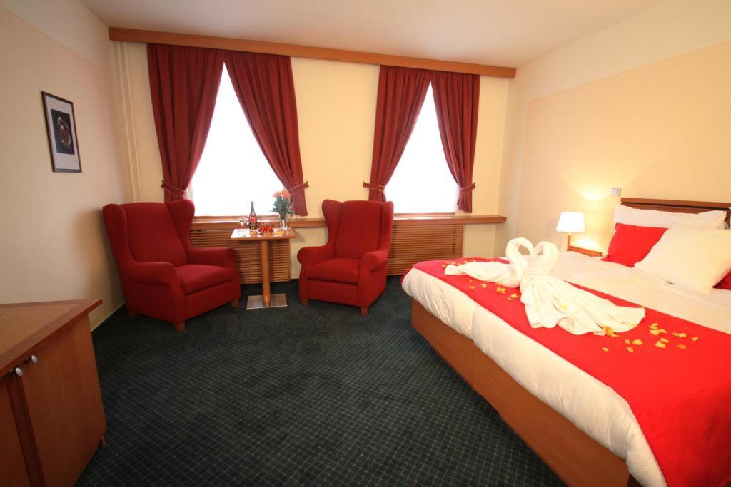 Hotel Slovan เยเซนิค ภายนอก รูปภาพ