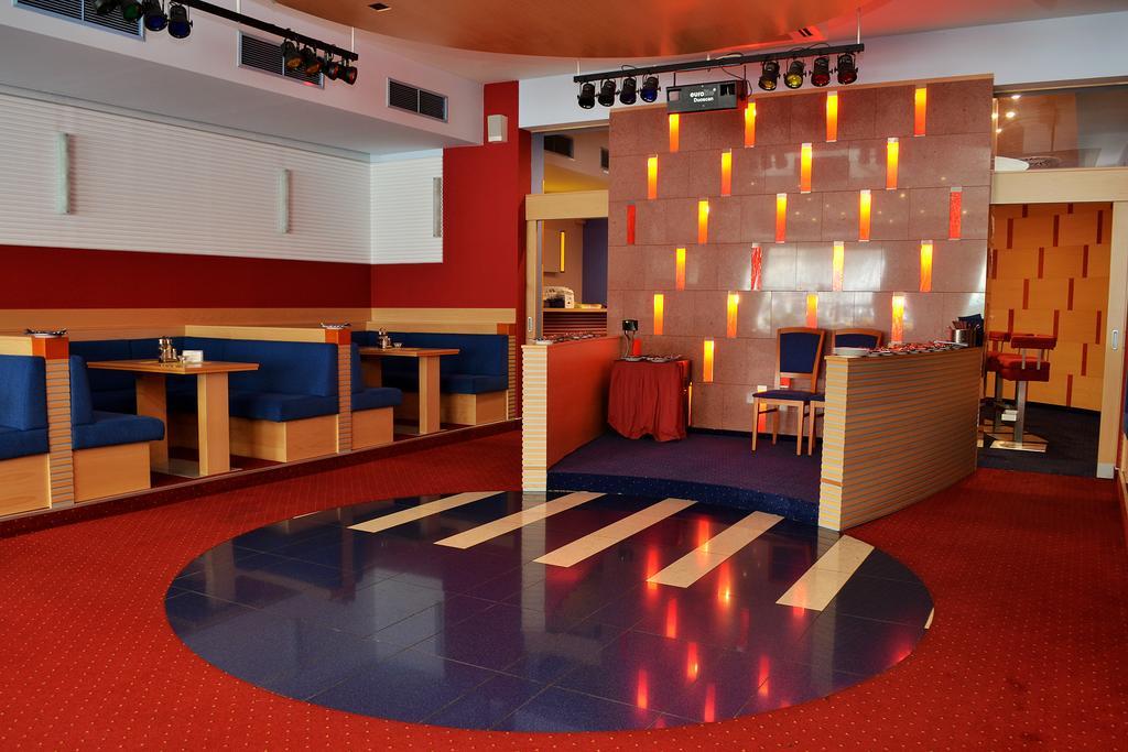 Hotel Slovan เยเซนิค ภายนอก รูปภาพ